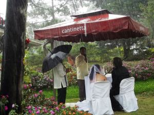 Love conquers all—not even rain could stop it! So, the Ceremony went on after few modifications. Thanks to Cantinetta’s covers which allowed both entourage and guests dry through the hour of the ceremony.